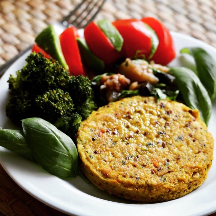 photo of Beatroot Curry On Veggie Burger shared by @cleomartins on  07 Aug 2021 - review