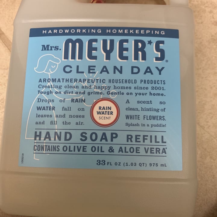 review photo of Mrs. Meyer's Clean Day Rain water hand soap refill shared by @dungster69 on 30 Dec 2020 - review