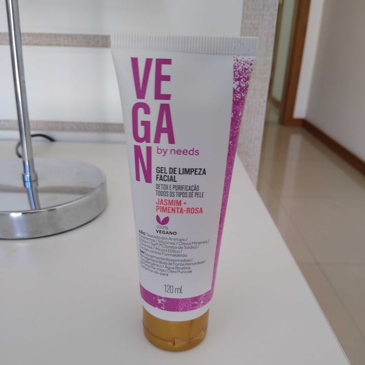 photo of Vegan by Needs Gel esfoliante de limpeza facial shared by @carlosrosa2022 on  28 Apr 2022 - review