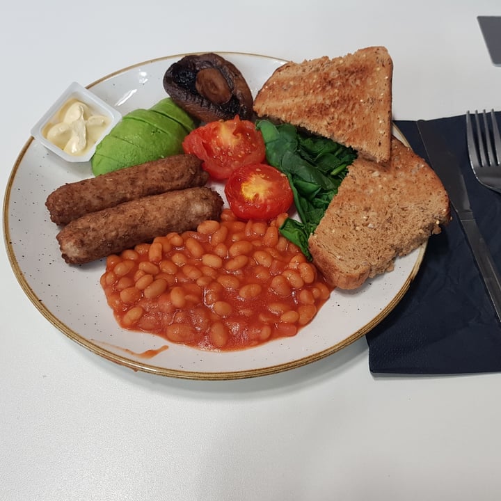 review photo of Tesco Cafe Vegan Breakfast shared by @vegancybele on 31 Oct 2020 - review