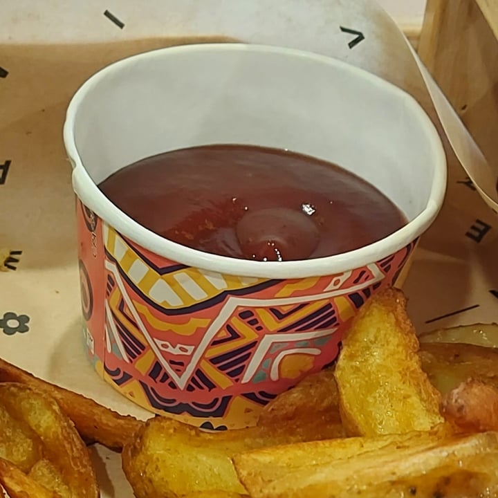 photo of Flower Burger Ketchup shared by @anninaerre on  21 Sep 2022 - review
