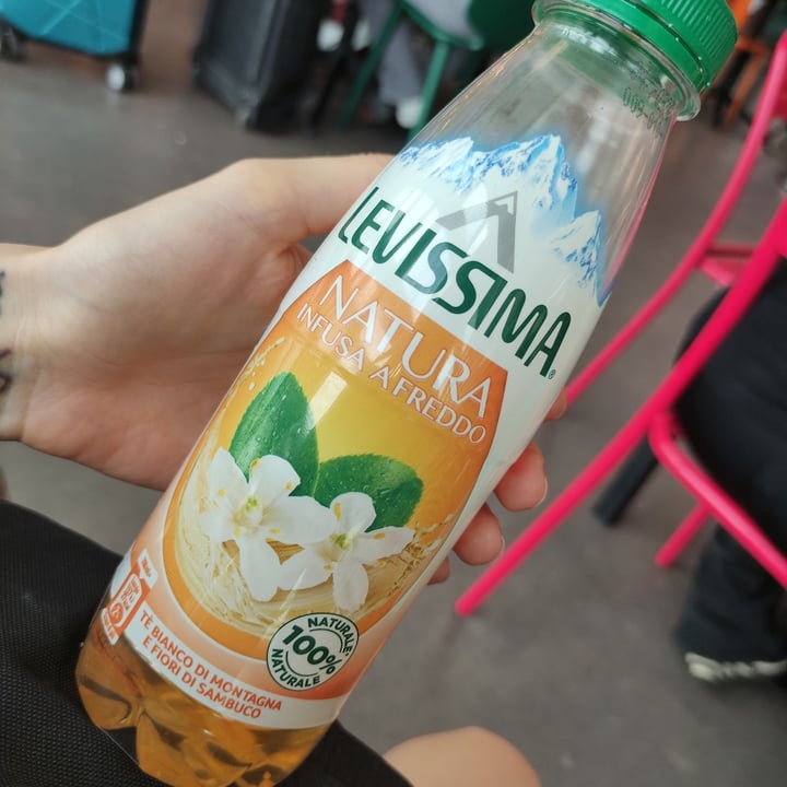 review photo of Levissima Natura Infusa a Freddo Tè Bianco di Montagna e Fiori di Sambuco shared by @tatytattoo on 23 Jun 2022 - review