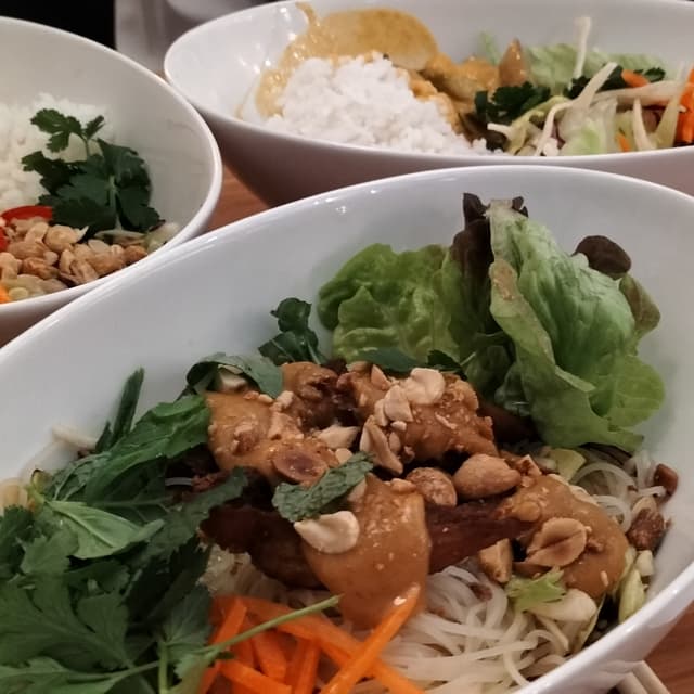 菜肴“Bun noodles con heura”的照片