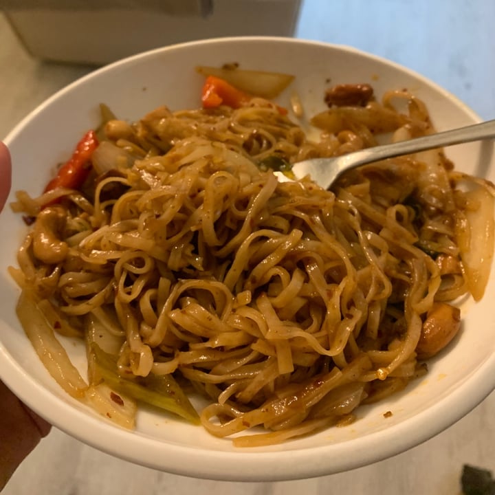 photo of Simply Asia - Somerset Mall Roasted Chilli Paste & Cashew Nut Noodles (514) Tofu Option shared by @bookelly8 on  20 Jan 2021 - review