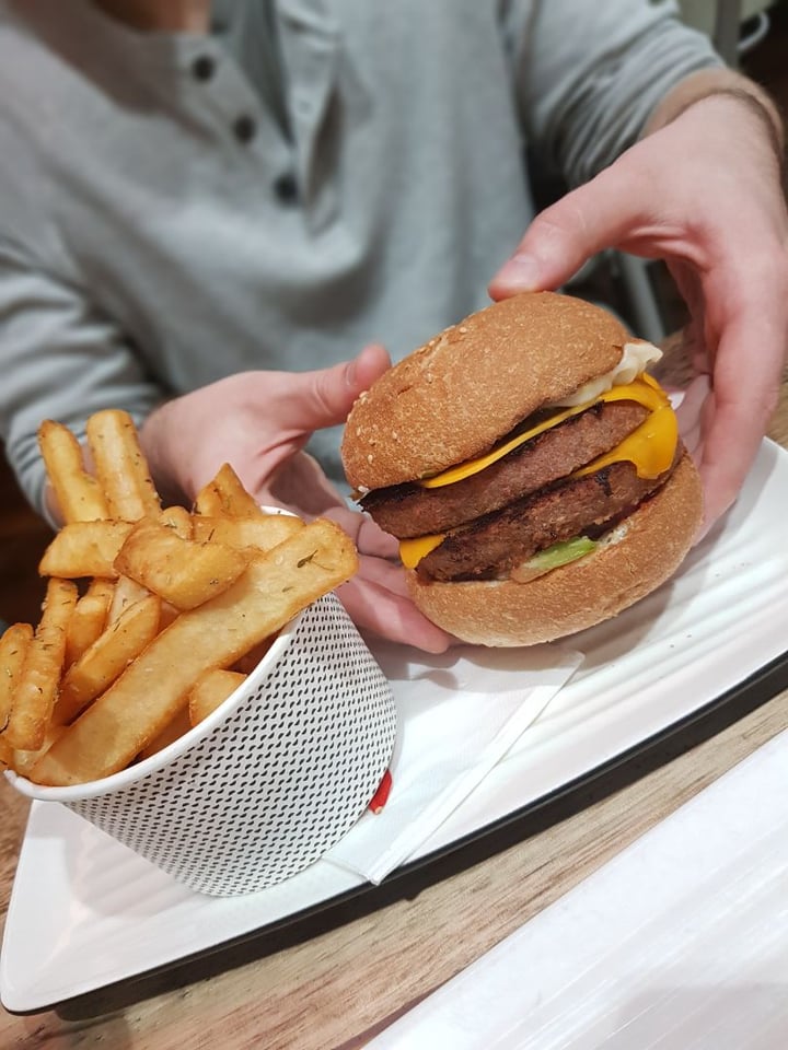 photo of Grill'd Fountain Gate Double Beyond Meat Cheeseburger shared by @clareodgers on  22 Jan 2020 - review