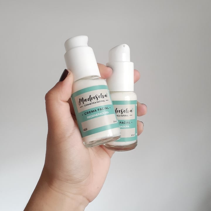 review photo of Madreselva crema facial regeneradora shared by @unaherbivora on 24 Aug 2021 - review