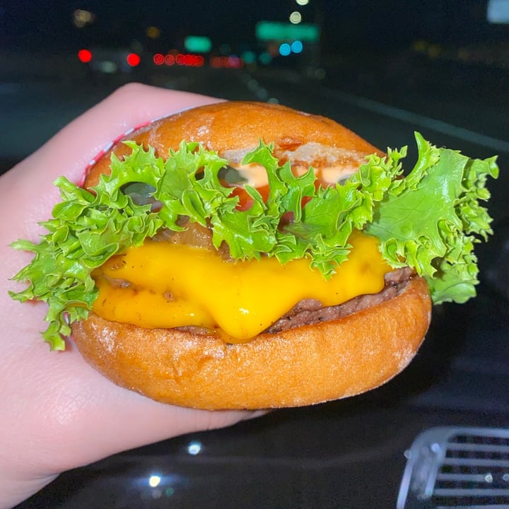 photo of Monty's Good Burger Double cheese burger shared by @merylg4v on  16 Mar 2021 - review
