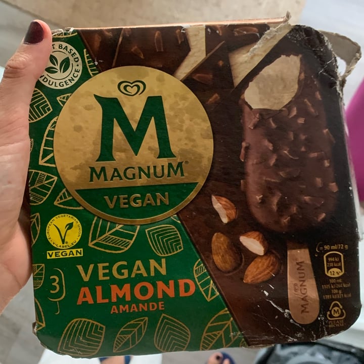 photo of Magnum Magnum Vegan Almond shared by @chiaralaregina on  31 Aug 2022 - review