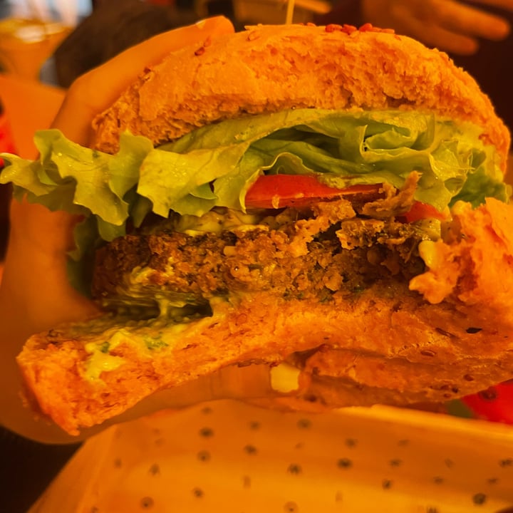 review photo of Flower Burger hercules Burger Con Patatas buenas shared by @matimusic on 25 Sep 2022 - review