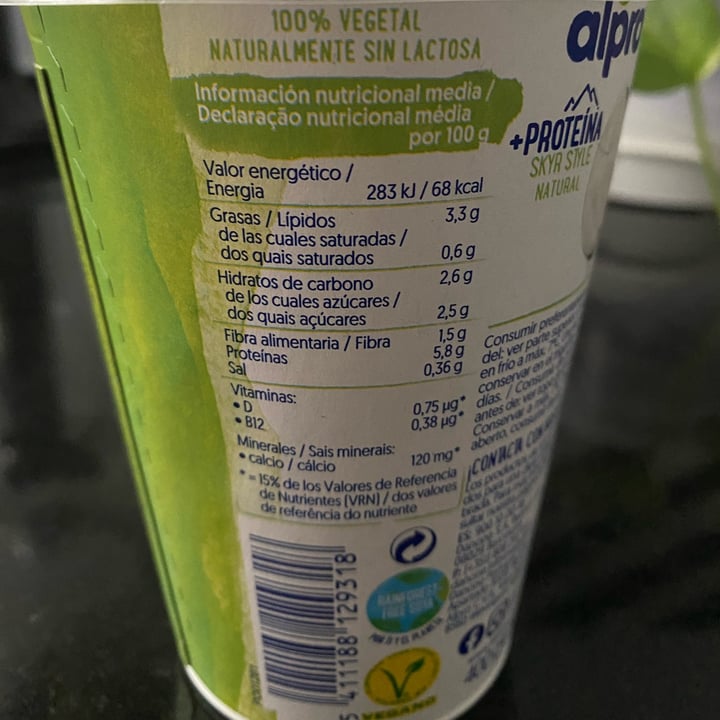 photo of Alpro Alpro Skyr Style Natur shared by @beaandveganfood on  30 Oct 2022 - review