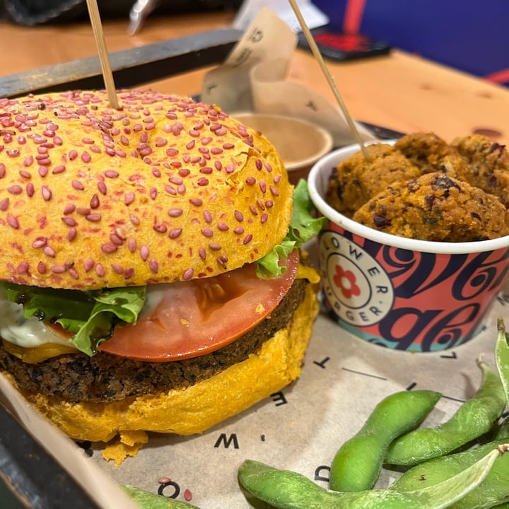 photo of Flower Burger hercules burger shared by @giuliettaveg on  28 Sep 2022 - review