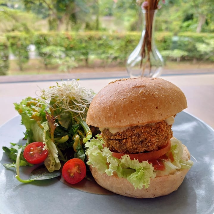 photo of Real Food Lentil Quinoa Croquette Burger shared by @windgal on  06 Mar 2022 - review