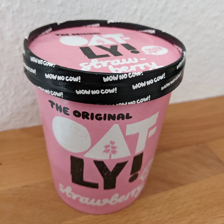 photo of Oatly Strawberry Ice Cream shared by @florna on  29 Aug 2022 - review