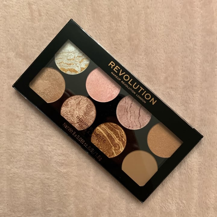 photo of Revolution Beauty Blush palette golden sugar shared by @kiyivinski on  30 Nov 2021 - review
