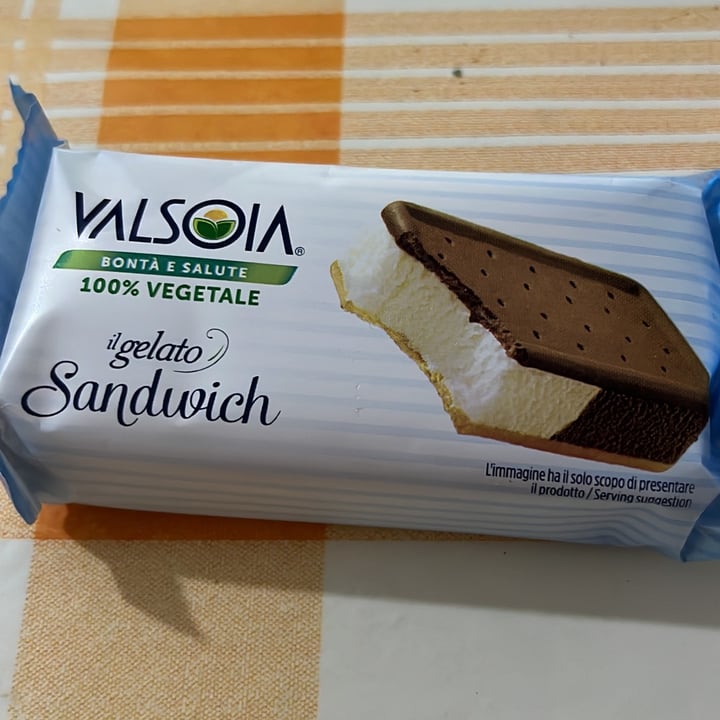 photo of Valsoia 8 sandwich il gelato shared by @danielaaaaa on  25 Jun 2022 - review