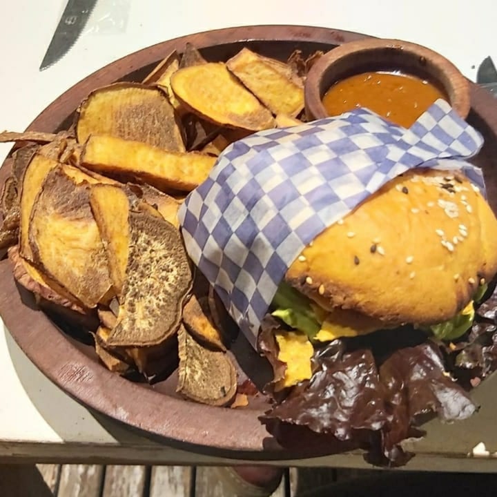 review photo of Wara espacio saludable Hamburguesa Fridda Khalo shared by @milonesadeseitan on 09 Feb 2021 - review