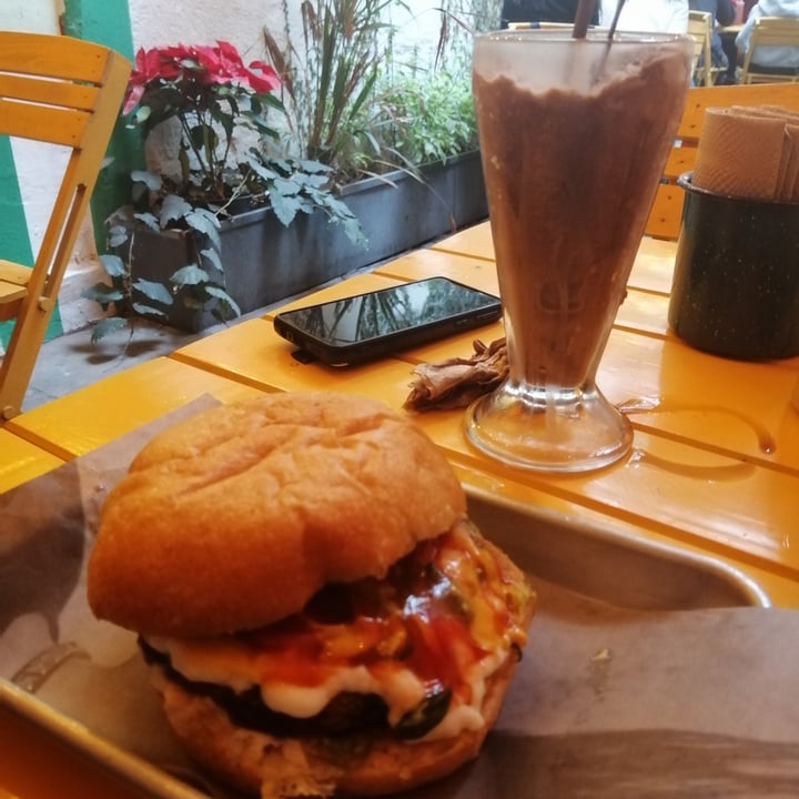 photo of Fat Vegan Hamburguesa De Tofu Krispy shared by @eloisagoodforme on  04 Mar 2022 - review