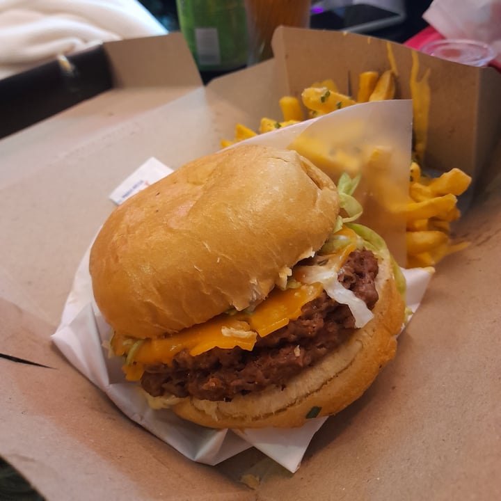 review photo of VEGAN FOX Veg mac shared by @luciacarabellim on 10 Jul 2022 - review