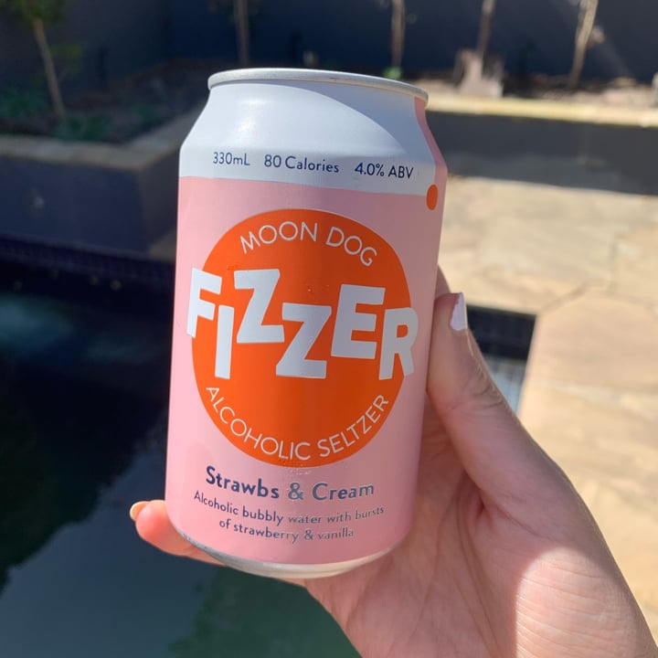 review photo of Moon dog craft brewery Strawbs & Cream Fizzer shared by @alxvgnmelb on 18 Dec 2021 - review