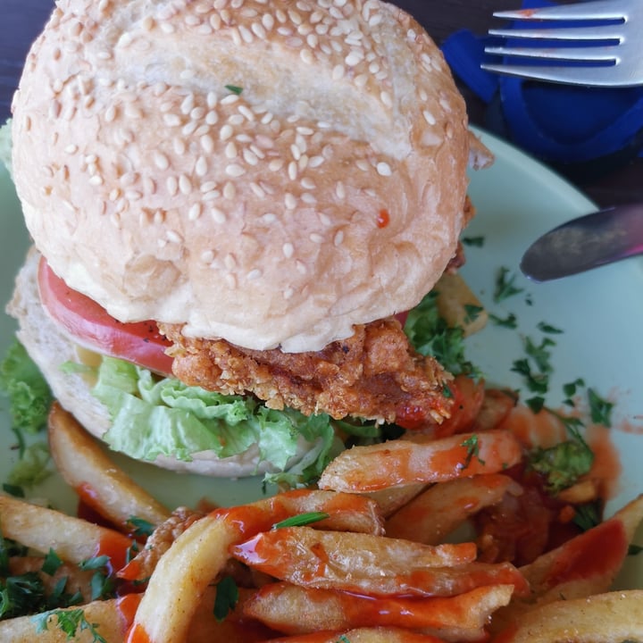 review photo of Asher's Corner Cafe @ Ashers Farm Sanctuary AFC burger shared by @eltico on 24 Oct 2021 - review