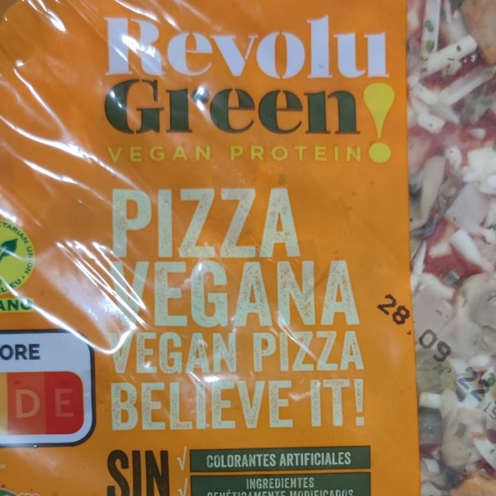 photo of Revolu Green Pizza Vegana shared by @mickshunter on  14 Sep 2022 - review