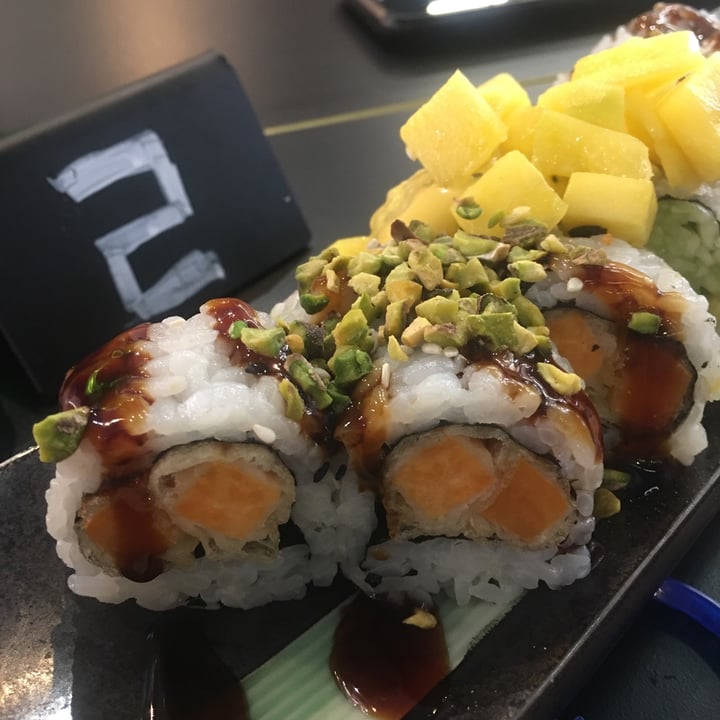 photo of Ekko Sushi & Pokè Bowl sweet flower roll shared by @alessbica on  21 May 2022 - review