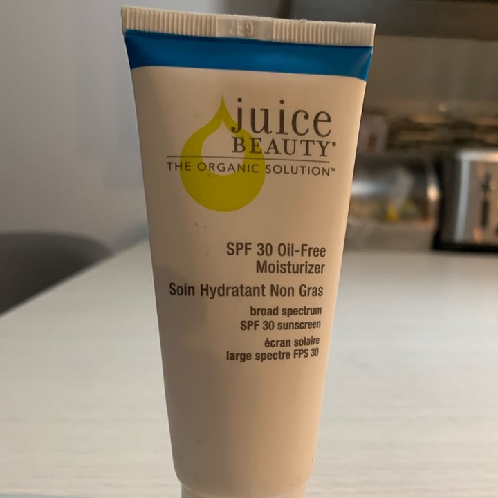 photo of Juice Beauty Spf 30 oil free moisturiser shared by @belleflen02 on  26 Nov 2021 - review