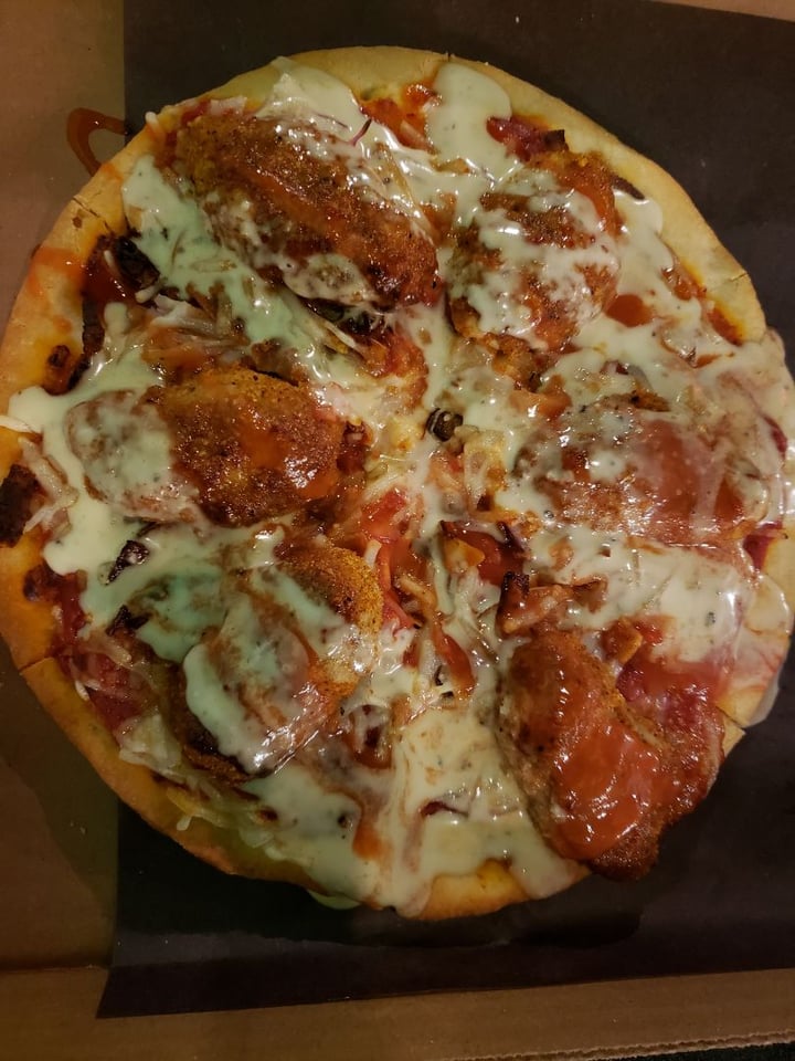 photo of Valiant's Barrie Stranger wings pizza shared by @metalmel666 on  03 Oct 2019 - review