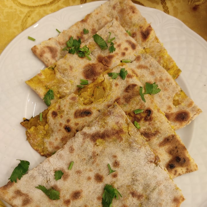 photo of Annapoorna India Ristorante Indiano a Roma Aloo Naan shared by @lauranguis on  31 May 2022 - review