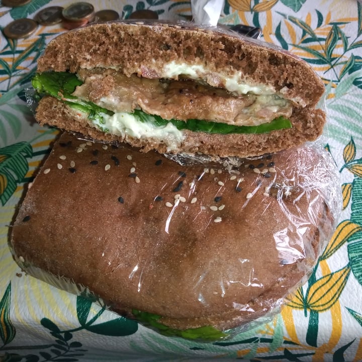 review photo of Un Gusto Superior Sandwich De Lomito De Seitan shared by @candemecqui on 14 Sep 2021 - review
