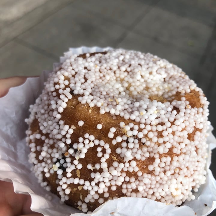 review photo of Vegan Ville Muffin De Vainilla shared by @floorbrobles on 27 Apr 2021 - review