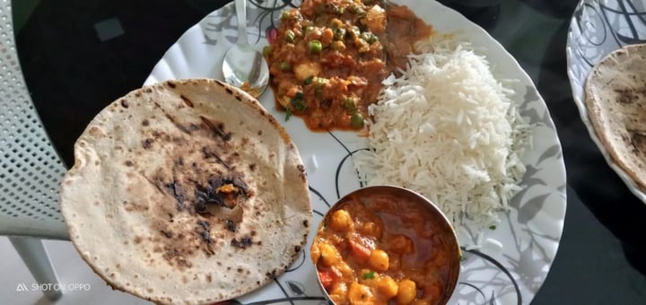 photo of OYO 36440 Hotel Rajshree Plain roti,mashroom mater, chhole,chawal shared by @jeevanmagar on  28 Jan 2020 - review