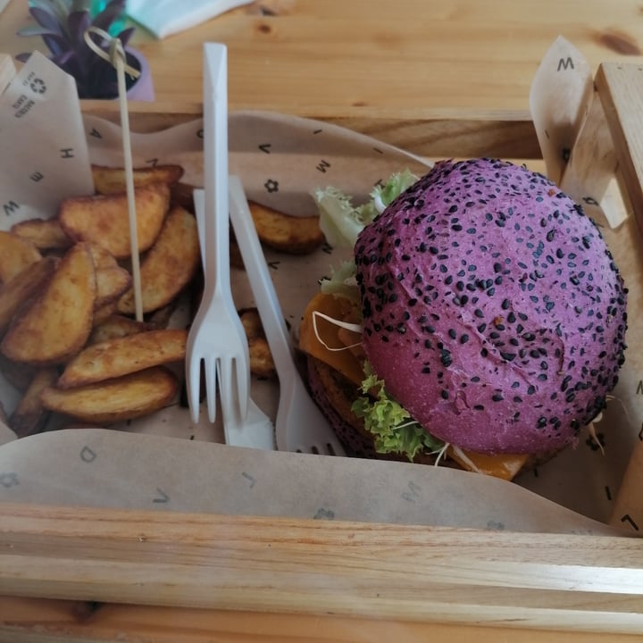 photo of Flower Burger Flower Burger shared by @marghe96 on  19 Apr 2022 - review