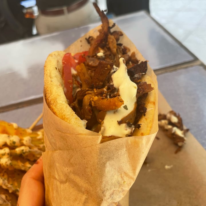 photo of Vegan Beat Athens Space Gyros shared by @rebekahoutterside on  19 Sep 2022 - review