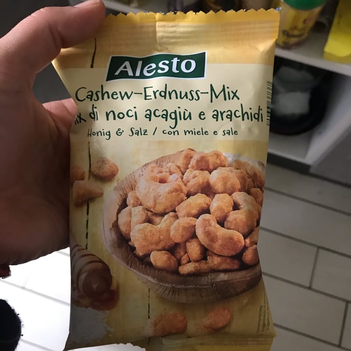 photo of Alesto Arachidi tostate e piccanti shared by @lallus8 on  25 Apr 2022 - review