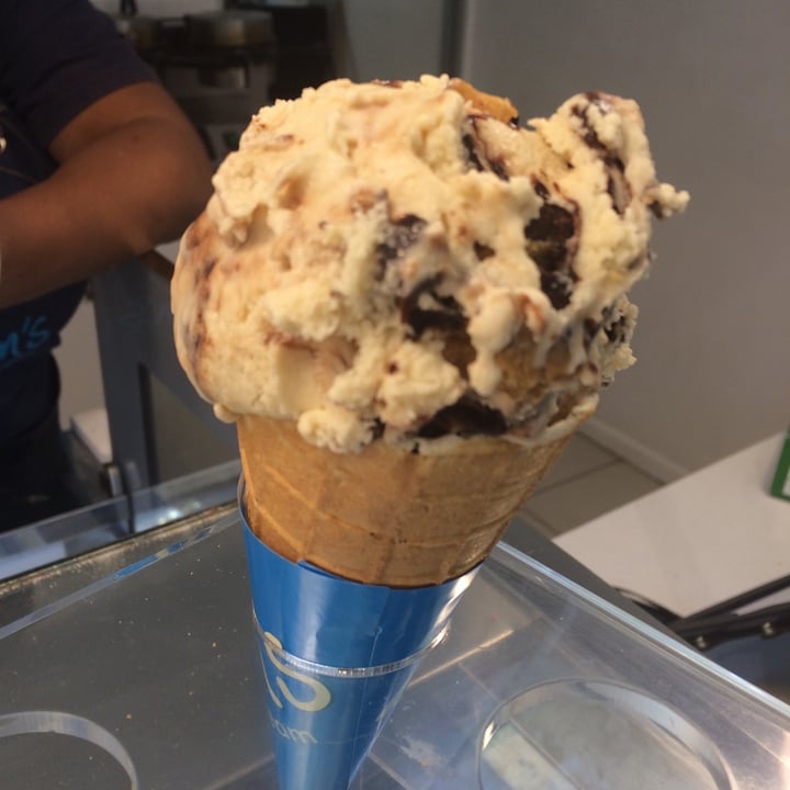 photo of Kristen's Kick-Ass Ice Cream Newlands Vegan Peanut Butter Cups shared by @sylvacharm on  12 Oct 2021 - review