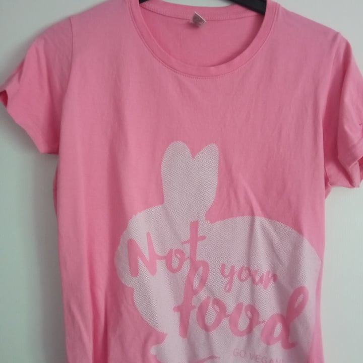 photo of Santuario Vegan Camiseta not your food rabbit shared by @lalocadelosgatos8 on  31 Aug 2021 - review