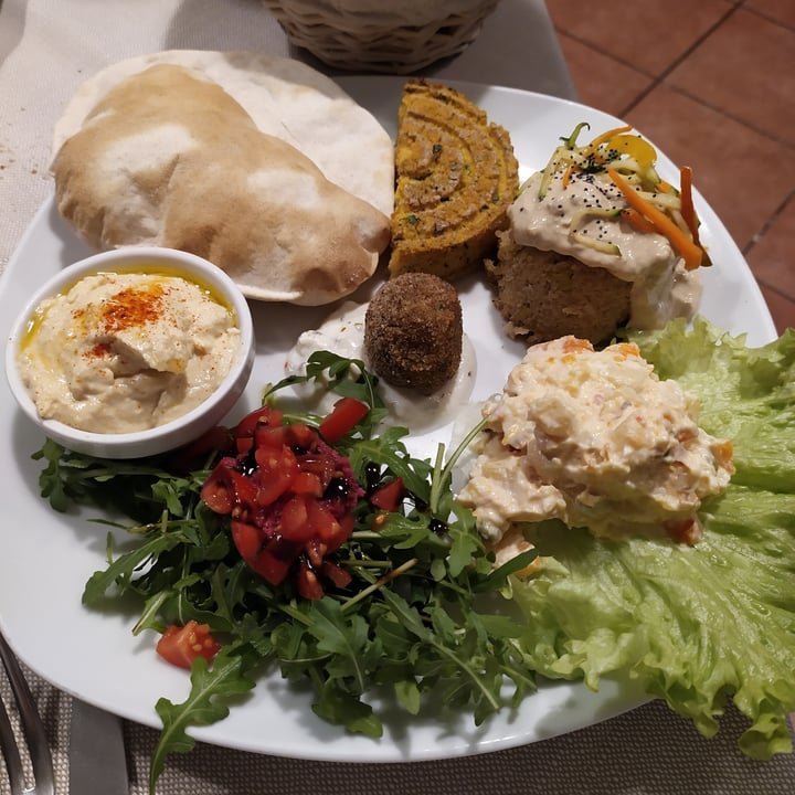 review photo of Mezzaluna Misto Di Antipasti shared by @mikytorin on 06 Jan 2022 - review