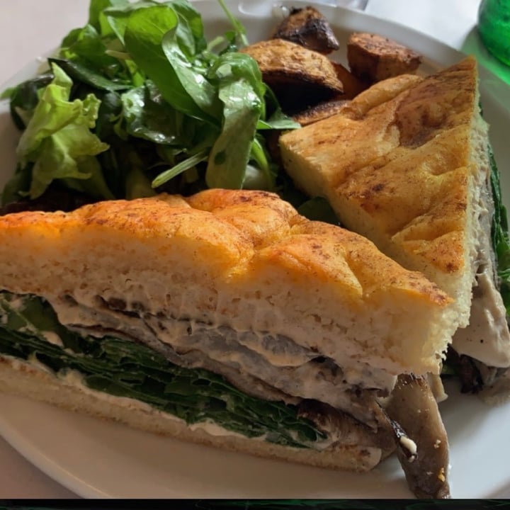 review photo of Loreto Garden Bar Sandwich con Papas Rusticas shared by @p4z on 05 Jan 2022 - review