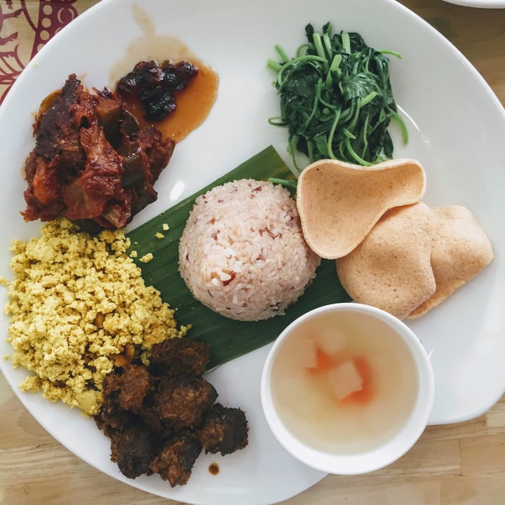 photo of Loving Hut Banana Leaf Nasi Campur shared by @waisum on  16 Jan 2020 - review