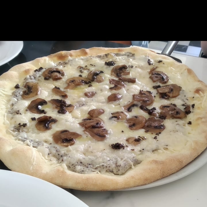 photo of Choose Ristorante Naturale Pizza tartufo shared by @reginaphalange2 on  14 Jul 2021 - review
