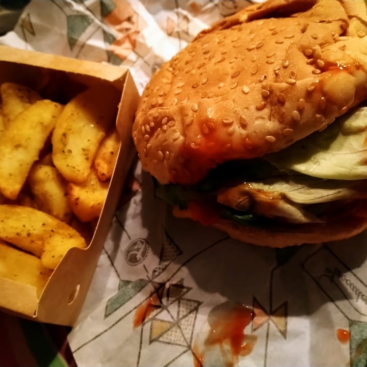 photo of La Trocadero LT Classic Burger shared by @walkabout-veg on  17 Oct 2020 - review