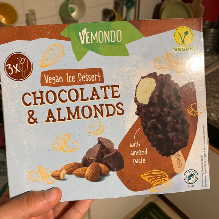 photo of Vemondo Vegan Ice Dessert Chocolate & Almonds shared by @robschin on  09 Jun 2022 - review