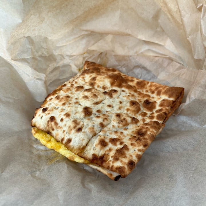 photo of Caribou Coffee Just Egg roasted tomato and pesto flatbread sandwich shared by @purpletabby on  11 Jul 2022 - review
