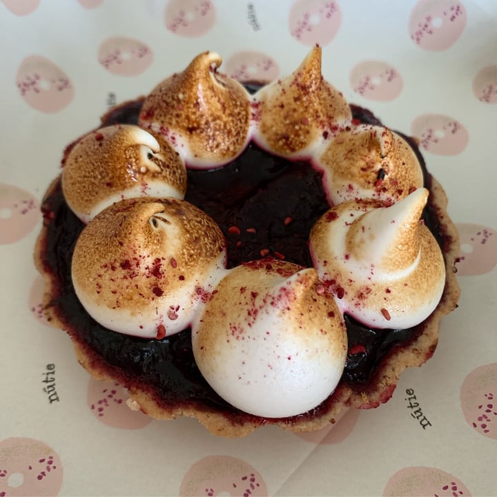 photo of Nútie Wholefoods and Hole Foods Cherry Meringue Tart shared by @veganfoodinsydney on  10 Dec 2020 - review