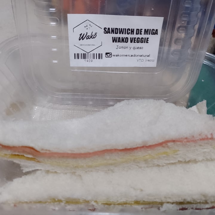 photo of Wako Mercado Natural Sandwich de miga de jamón y queso shared by @valeveganlp on  17 Jun 2022 - review