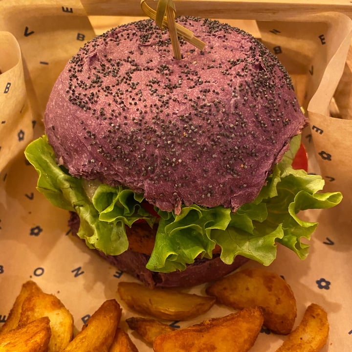 review photo of Flower Burger Barbie burger shared by @tinioceansoul on 23 Oct 2021 - review