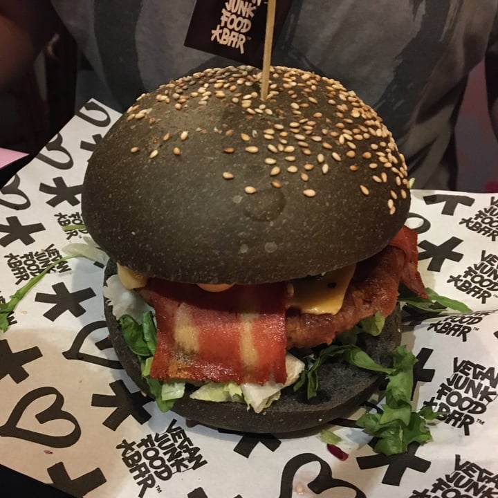 review photo of Vegan Junk Food Bar Royal Smash Burger shared by @animafragile85 on 30 Sep 2022 - review