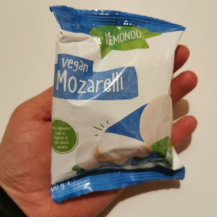 photo of Vemondo Vegan Mozarelli shared by @corydp on  03 Feb 2022 - review