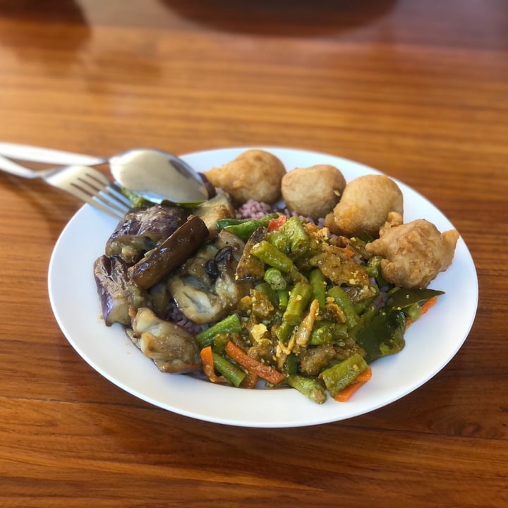 photo of Chew Xin Jai Veggie Buffet - Curry, Mock Meat And Rice shared by @gondocsd on  18 Dec 2020 - review